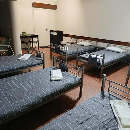 Downtown Private Roomiv Batalha בית הארחה